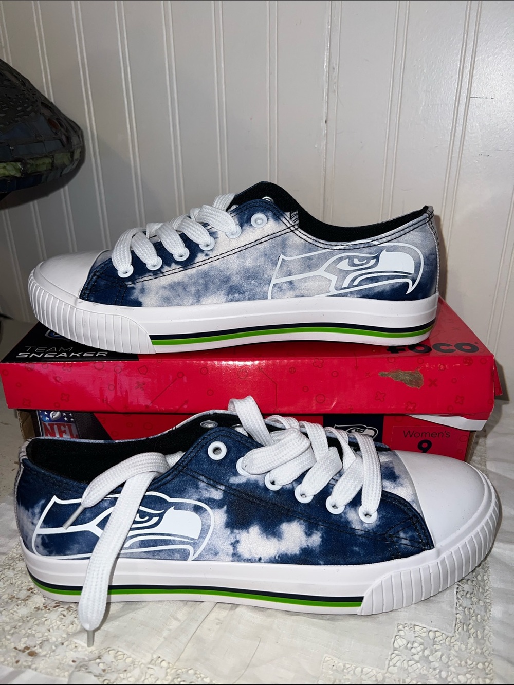 NWT Seattle Seahawks ladies canvas sneakers size 9